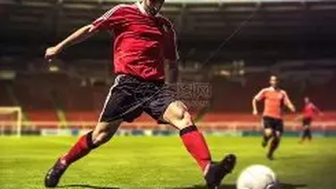 “里昂迎战巴黎强阵揭晓：四大名将缺席，16岁新星博利领衔出征！”