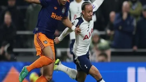 郑铮36岁战败苦笑，大雷失落，替补席黄政宇喜笑颜开