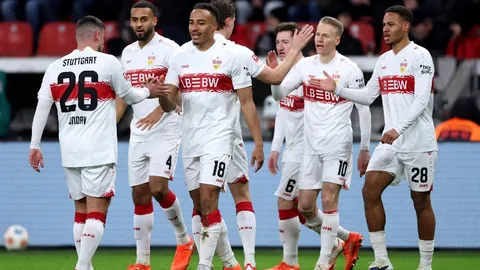 “差距仅197分，非凡成就耀眼登场，独树一帜，暮年更显风华。”